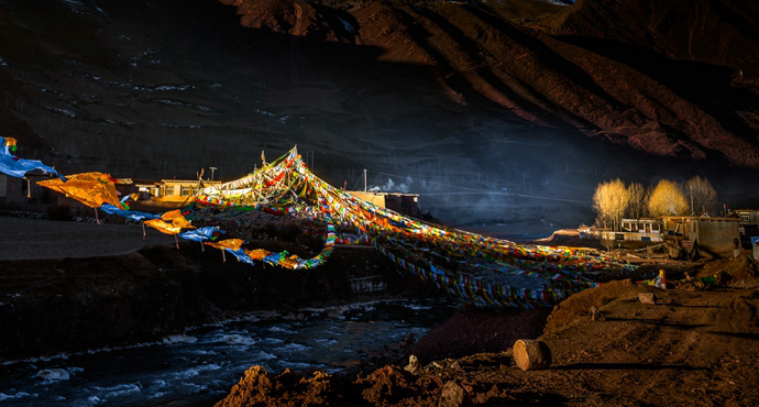  Passing by the West of China —— Photography Exhibition of Tianran